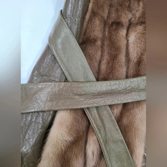 Vintage Alaskan Custom Built Furs KC, MO Genuine Fur Coat Belted 36" Chest - Picture 7 of 16